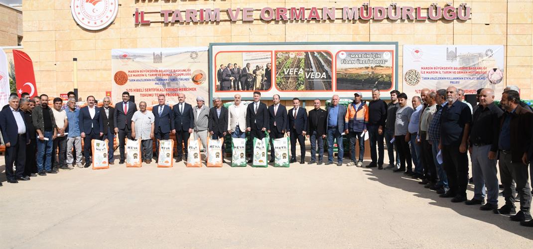 TARIM ARAZİLERİNİN ETKİN KULLANILMASI PROJESİYLE ÜRETİCİLERE TOHUM DAĞITILDI